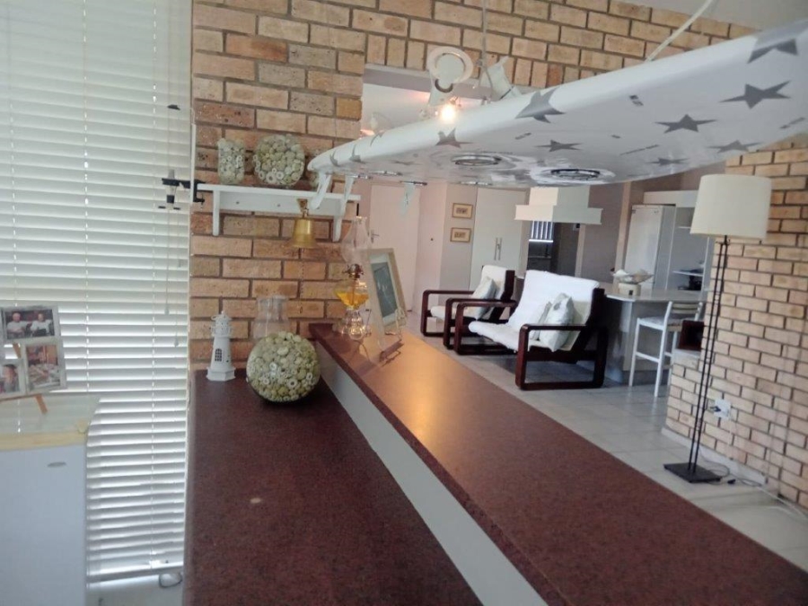 5 Bedroom Property for Sale in Wavecrest Eastern Cape